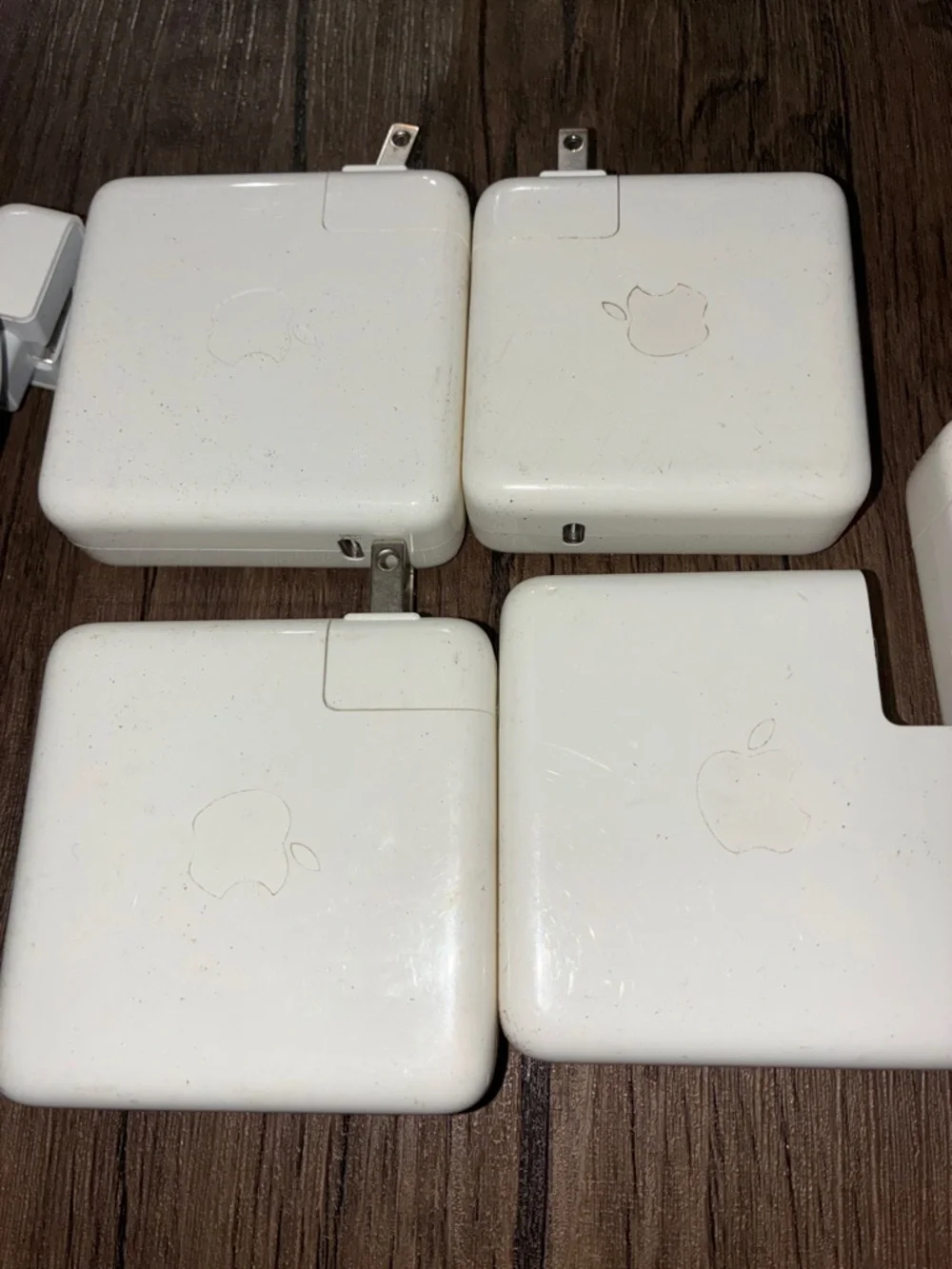 5 Apple White MacBook Power Adapters - 5 pack with 2 plugs